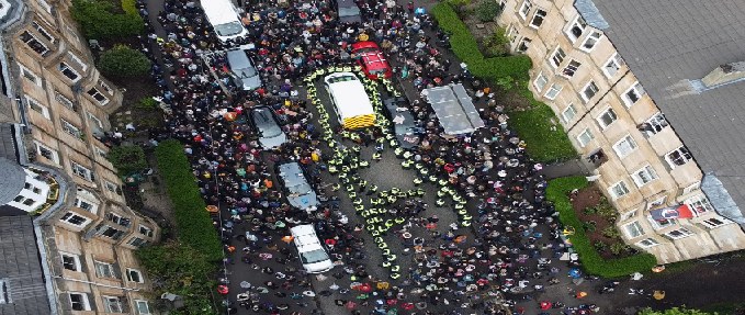 Everybody to Kenmure Street (English language)